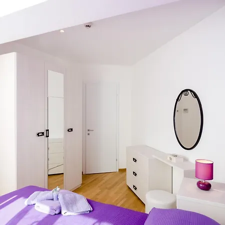 Atlant - One Bedroom With Balcony And Side Sea View Apartment